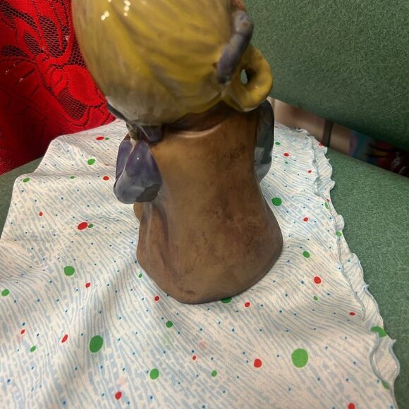 Nbn Cermaic doll holding a cat - Picture 3 of 3